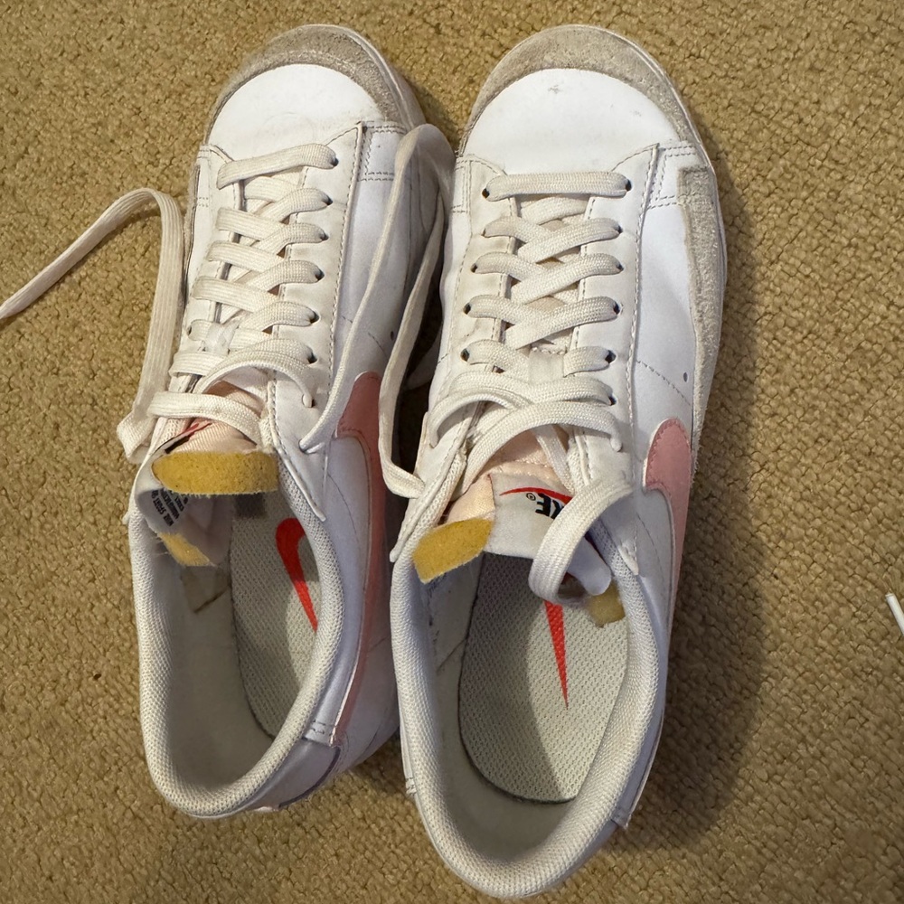 Nike Women's Low Blazer White and Pink Sneakers